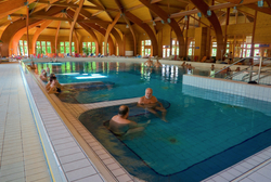 Ha Ön is belemerült a hétköznapi stresszbe, itt az ideje, hogy lelassítson egy kicsit, és tegyen valamit egészségéért! 2014. március 1. és június 30. között a fürdő TB által támogatott balneoterápiás gyógykezeléseit (medencefürdő, iszappakolás, víz alatti csoportos gyógytorna, súlyfürdő, gyógymasszázs, szénsavfürdő, víz alatti vízsugármasszázs) különös kedvezménnyel nyújtja Fejér megye településeinek 18-60 év közötti lakosai részére.   