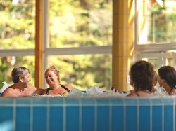 Az „Ép testben ép lélek” mottó alapján a  Medical Wellness Centrum szolgáltatásait 50 százalék kedvezménnyel vehetik igénybe a Bükfürdő Gyógy- és Élménycentrumban azok a vendégek, akiknek van Bükfürdő kártyájuk.   