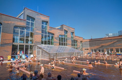 Az Aqua-Palace Élményfürdő  pénztárában megvásárolhatók a Hungarospa Gold és Gold plusz belépőjegyek, melyekkel kedvezményes csomagban vehetők igénybe a Hungarospa szolgáltatásai. 