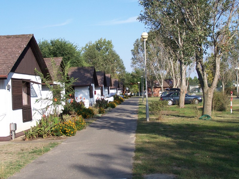 Községi Önkormányzat Fürdő és Gyógyászati Központ - Camping