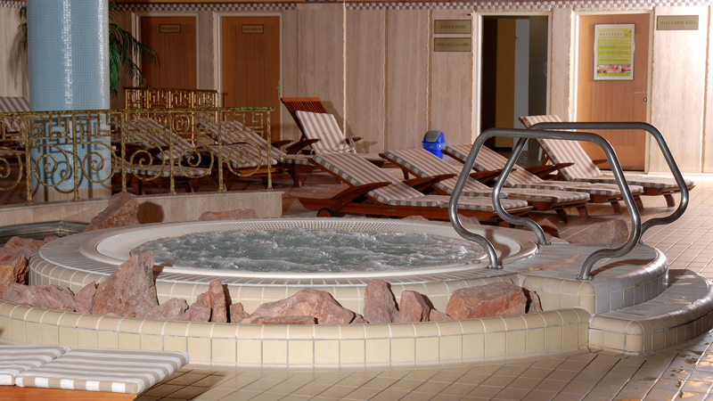 Aquincum Hotel Budapesten - medence