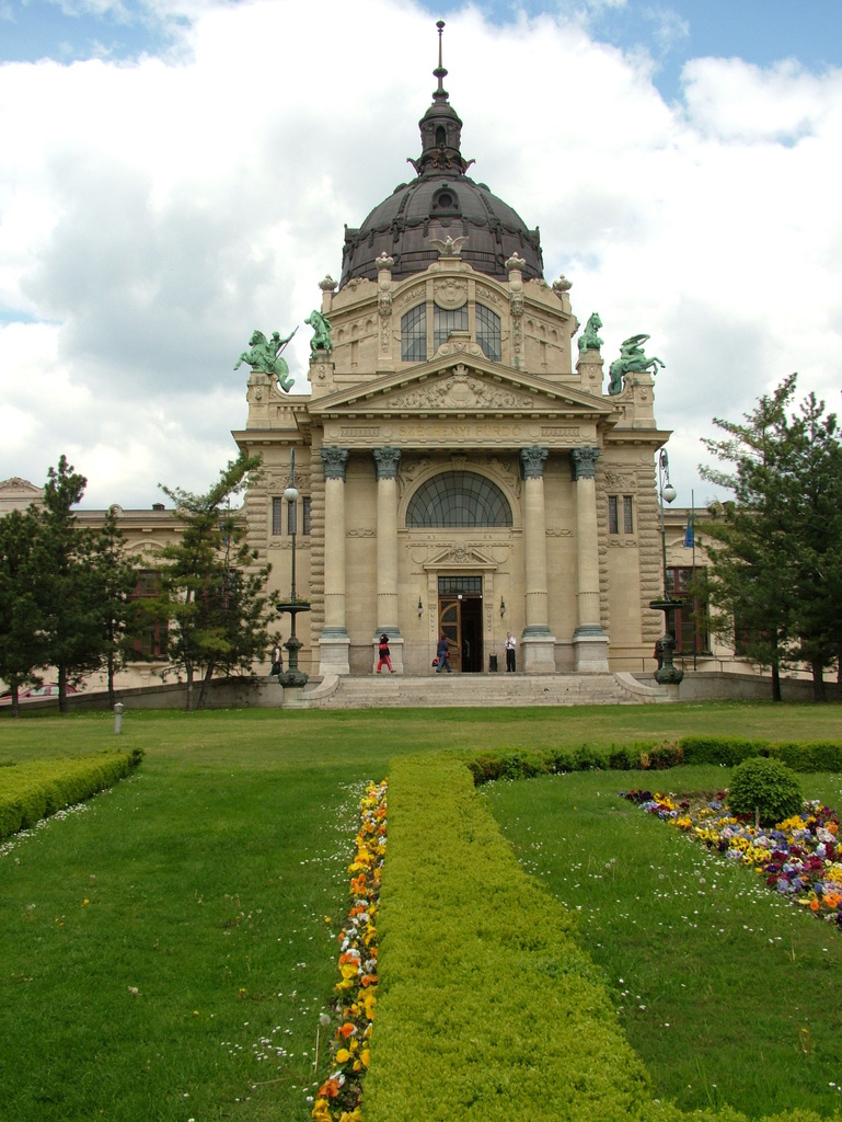 Széchenyi Gyógyfürdő Budapesten - bejárat