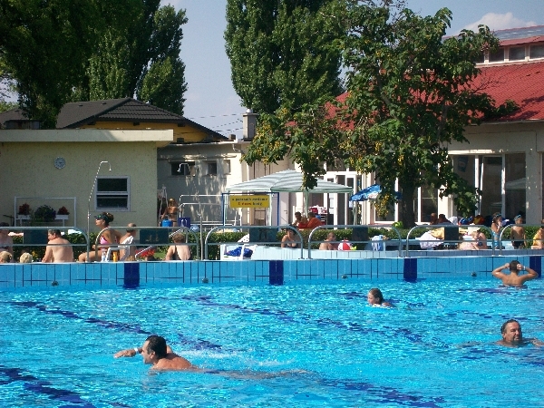 Dunaföldvári Gyógy-és Strandfürdő - medence