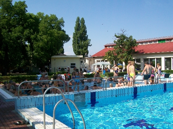 Dunaföldvári Gyógy-és Strandfürdő - medence