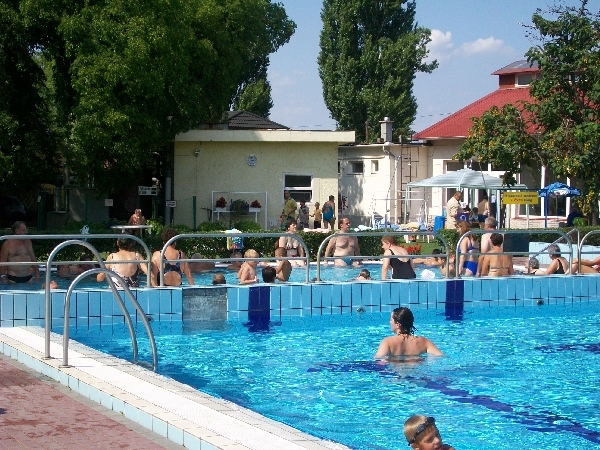Dunaföldvári Gyógy-és Strandfürdő - medence
