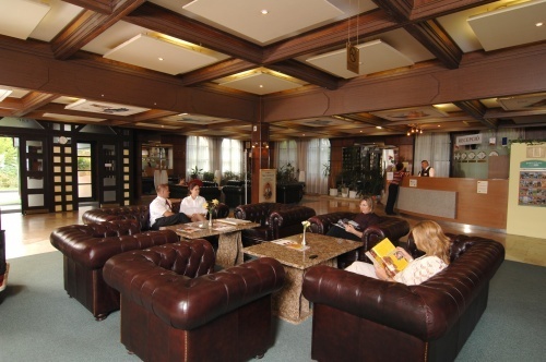 Hunguest Hotel Flóra Gyógyszálló és Gyógyfürdő Egerben - társalgó