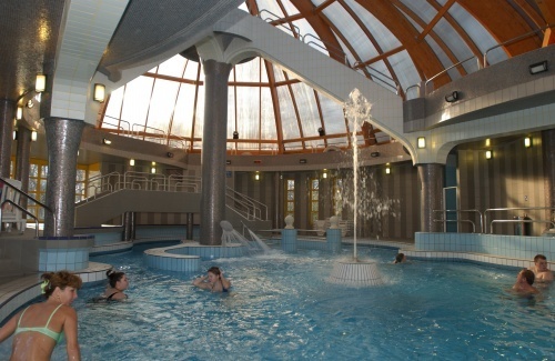 Hunguest Hotel Flóra Gyógyszálló és Gyógyfürdő Egerben - medence
