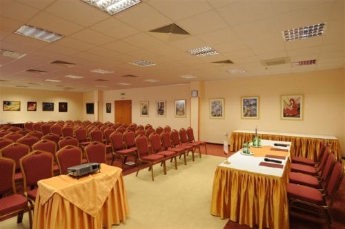 Hunguest Hotel Flóra Gyógyszálló és Gyógyfürdő Egerben - előadó terem
