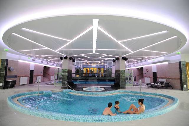 Eger-Park Hotel - élménymedence