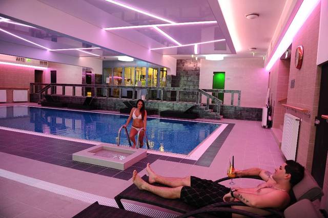 Eger-Park Hotel - medence