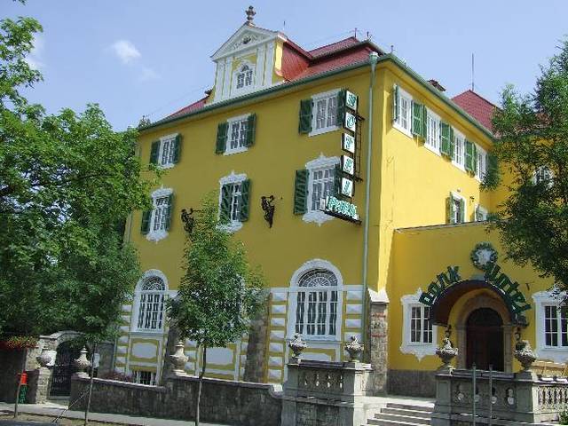 Eger-Park Hotel - bejárat