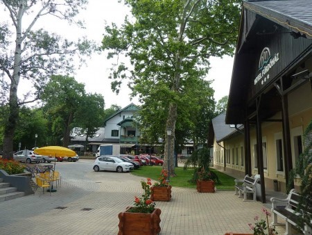 Hotel Fürdőház Nyíregyházán - épület és környezet