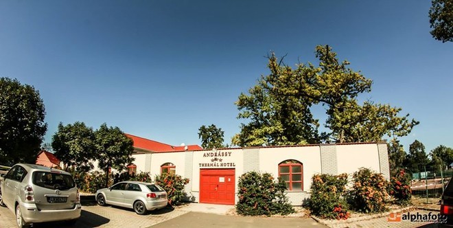 Andrássy Thermál Hotel Jászapátiban - bejárat