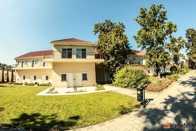 Andrássy Thermál Hotel Jászapátiban - épület és környezet