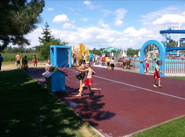 Tiszavasvári Szentmihályi Gyógyfürdő - park és medence