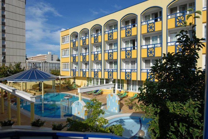 Hotel Rudolf Terápia Hajdúszoboszlón - belső udvar