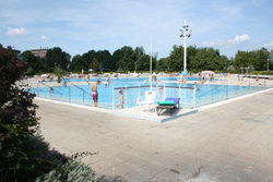 Elkezdődött a Paskál fürdő fejlesztése és a Széchenyi fürdő gépészeti korszerűsítése. Akét fejlesztés együtt közel 2,6 milliárd forint – közölte az üzemeltető Budapest Gyógyfürdői és Hévizei Zrt. (BGYH). 