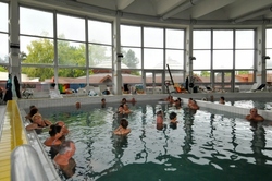 Elkészült a zalakarosi fürdő közel 600 millió forintos beruházása. A munkálatok során többek között felújították a fedett fürdő legrégebbi épületét. 