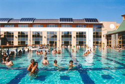 Az adható legjobb, ötcsillagos minősítést kapta meg a Harkányi Gyógyfürdő a Magyar Fürdőszövetségtől. A szervezet a gyógyfürdő környezetének, vízminőségének, a szolgáltatások sokrétűségének és színvonalának, a műszaki felszereltségnek, s egyebek mellett az alkalmazottak felkészültségének, azon belül idegennyelvtudásának felmérése alapján hozta meg döntését. 