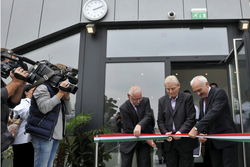 A mostani, egymilliárd forintos fejlesztés során jakuzzi és panorámás napozóterasz létesült a Rudas fürdő tetőkertjében, a középső szinten – az utcáról is megközelíthető – étterem nyílt, a földszinten pedig négy különböző vízhőmérsékletű medence épült. 