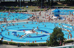 Több mint 17 milliárd forint értékű fejlesztés lesz a budapesti Dagály fürdő területén – mondta Bagdy Gábor főpolgármester-helyettes. A fejlesztésnek két nagy része és üteme lesz: az egyik a 2021-es úszó- és vízilabda-világbajnoksághoz szükséges létesítmények létrehozása, ami egy körülbelül 14 milliárd forintos projekt, a másik pedig magának a Dagály fürdőnek a fejlesztése mintegy 3,5 milliárd forint értékben. 