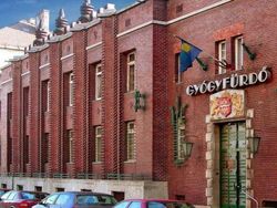 Elkészült  a ferencvárosi Dandár fürdő  két új szabadtéri medencéje, amivel a Budapest Gyógyfürdői és Hévizei Zrt. (BGYH) mind a hét, egész évben üzemelő fürdője rendelkezik már nyitott medencével – mondta Szőke László, a BGYH Zrt. vezérigazgatója.  