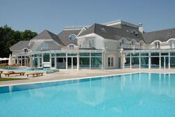 Bővíti szálláshelyeit, gyógyászati és wellness szolgáltatásait a Liget Hotel Szarvason. A Liget Hotel társaság MTI-hez eljuttatott közleménye szerint már zajlanak a kivitelezési munkálatok, a beruházás a tervek szerint 2015. tavaszán fejeződik be.      