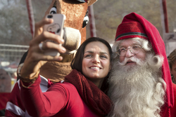 A sárvári fürdővel indított közös akciót Mikulásgyár: hétforintos fürdőjegyet kap ajándékba az, aki társasjátékot visz a rászoruló gyerekeknek a Mammut bevásárlóközpontban kihelyezett adománygyűjtő központba.  