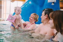 2015. április 1-től változnak a belépőjegyek árai a Szent Erzsébet Mórahalmi Gyógyfürdőben. Újdonság, hogy bevezetik a hétvégi és ünnepnapi jegyeket.  