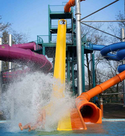 Kedvezően alakul az idei strandszezon a Budapest Gyógyfürdői és Hévizei Zrt. által üzemeltetett strandokon és fürdőkben – közölte Czinege Szilvia, a társaság értékesítési és marketing igazgatója.  