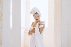 Az Állami Népegészségügyi Tisztiorvosi Szolgálat (ÁNTSZ) arra számít, hogy a jelenleg beérkező évi egy-két kérelem helyett jövőre akár négy-öt település is kérheti, hogy az Országos Tisztiorvosi Hivatal (OTH) minősítse gyógyhellyé. Ennek egyik oka, hogy  egyes nyugat-európai országok egészségbiztosítói – több más feltétel mellett – akkor térítik meg ügyfeleiknek a magyarországi gyógykezelések teljes költségét, ha a balneoterápiai kezelés gyógyhelyen valósul meg. 