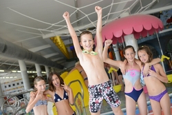 Az idén ötvenéves zalakarosi fürdő jubileumi kölyökpartyval várja a családokat szeptember 25. és 27. között.  