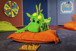 Míg a felnőttek pihennek, kipróbálják az élmény- és gyógymedencéket, vagy egy kellemes masszázzsal kényeztetik magukat, a gyerekeket rengeteg program várja. Íjászkodás, rókavadászat, Locsi-pocsi napok vízidiscóval, vízitündér-választással és vízivetélkedővel, Ákombákom napok, Mágus Tanoda... és ez még nem minden.  