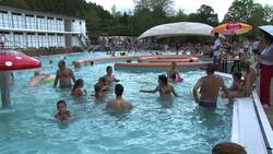 Változatlan fürdőbelépő árak mellett minden nap programok gyermekeknek és felnőtteknek, esténként koncertek.  Néhányan a fellépők közül: Old Boys, Kurul dobosok, Takács Nikolas, Zorall, Kállay-Sanders András. 