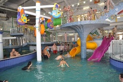 Április 18-án és 19-én a családoké a főszerep a zalakarosi fürdőben - vidám, játékos programokkal várják a szülőket és a gyerkőcöket. Az animátorok gondoskodnak arról, hogy kicsik és nagyok egyaránt jól érezzék magukat. 