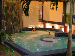 2015. május 1-én, pénteken este 21 és 24 óra között tartják a szezon utolsó éjszakai fürdőzését a győri Rába Quelle Gyógyfürdőben.  