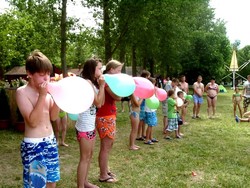 2015. május 24-én és 25-én játszóház, ügyességi vetélkedők, ajándékok várják a vendégeket Kiskunmajsán. 