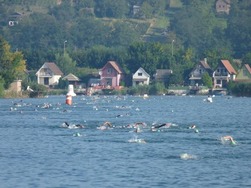 Eldugott, barátságos kis strandok, kevésbé ismert tóparti üdülőhelyek, gyógyulás és strandolás egyszerre - tippek azon vízimádóknak, akik szívesen kerülik a tömeget, a felkapott aquaparkokat, és inkább meghitt nyaralásra vágynak. 