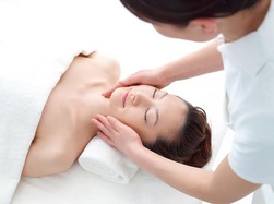 A nyirokdrenázs megalkotója, Dr. Emil Vodder tapasztalataira tudására épül. A kínai meridien masszázs alapvető technikáit ötvözi és foglalja magába, ezzel serkenti a nyirokkeringést. Javítja a nyirokrendszer ellenálló-képességét, megszünteti az anyagcserezavarokat, nyugodt idegállapotot eredményez. 